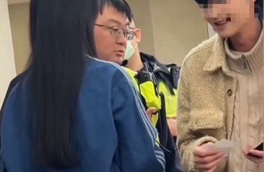 影/瑪莎拉蒂鑰匙殼？2男搖「名車配件」死纏正妹遭報警