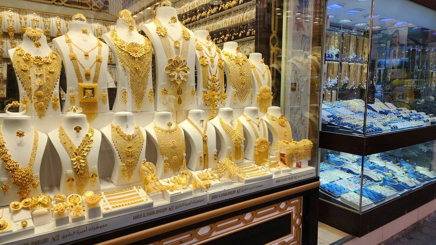 蒙面匪徒持「玩具槍」洗劫大馬金店　1分鐘狂偷186萬金鍊