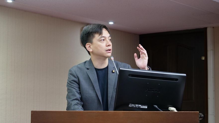 牛煦庭盼修補噪音執法漏洞　提案「噪音車註銷牌照」