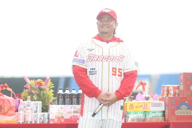 半年轉3隊拋腦後！32歲王躍霖披龍袍「95加滿」　喊話2023是「勝負的一年」