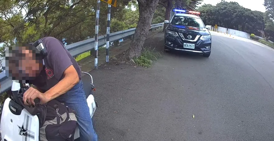 真的熱趴！台中男子突四肢無力趴坐機車　經警緊急送醫發現「急性腎衰竭」撿回一命