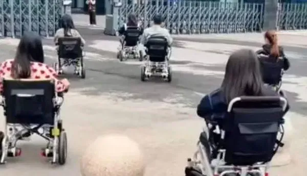 不想走路！陸年輕人樂當「電動輪椅族」　業者：訂單激增60%