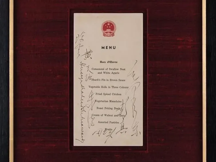 1956年大陸國宴吃什麼？毛澤東簽名菜單864萬元拍出