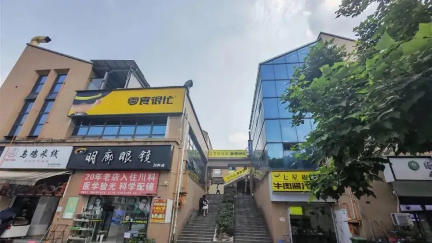 數百萬開校園超市...開業2天被迫關店　業者控校方：嫌定價太低