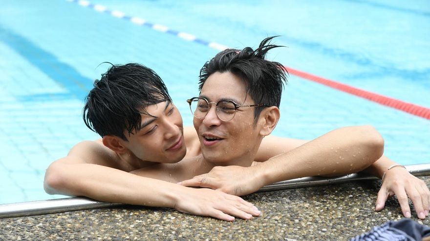 楊子儀褲落泳池「只用衣物遮重要部位」　連晨翔大讚他腹肌：以後多脫點！