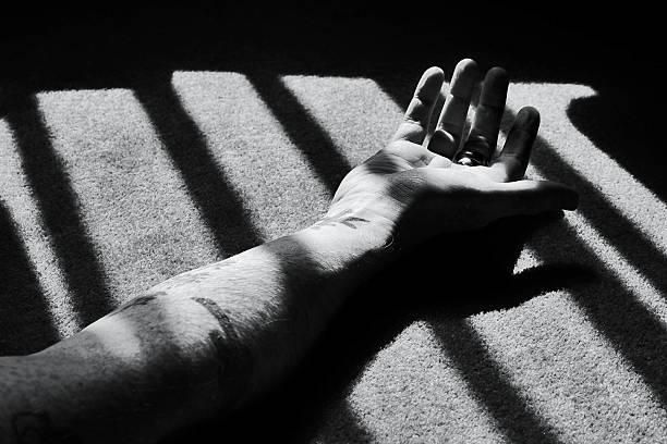 台中30多歲男遭棄屍公墓！疑生前遭痛毆致死…2嫌落網