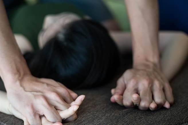 「內褲有血」揪誘姦！ 13歲少女遭4鄰性侵…最老近70歲　父怒：我跟他兒子一起長大