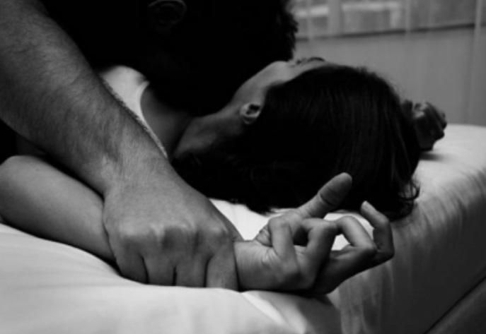 「開房...欲罷不能」！滬女律師群組自爆「當上司小三」　出軌細節曝光超炸裂