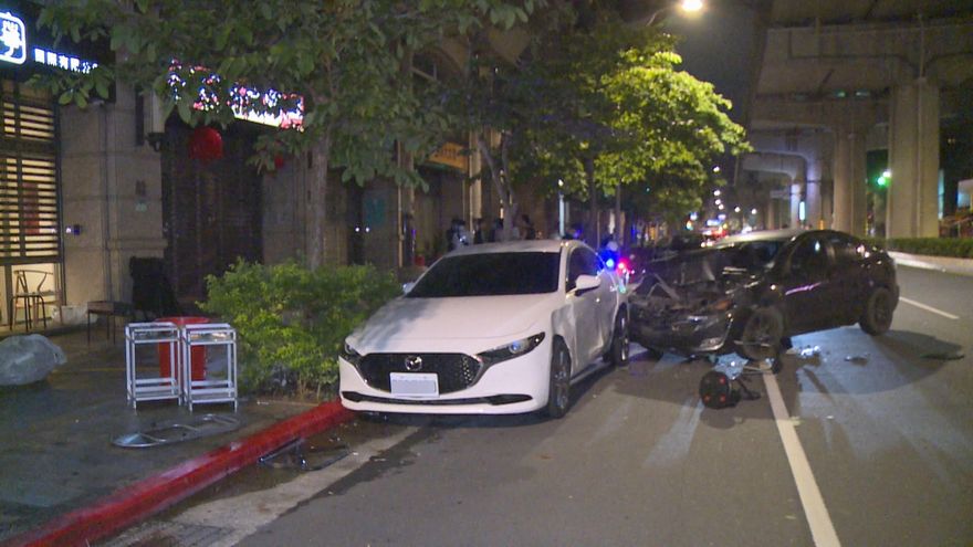 追車遭砸「折凳狠插引擎蓋」！北市爆肇逃糾紛 白車慌逃→黑車猛追釀衝突