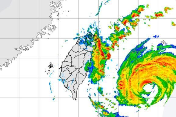 北台灣迎雨彈→連炸4天！中颱梅花「持續增強中」　暴風圈掃台最接近時間曝