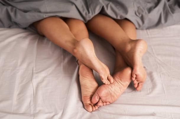 比八點檔還狗血！不滿人妻「雙劈腿」　小王怒向綠帽夫告密：女兒不是你親生