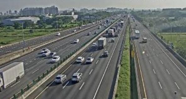 高速公路鬼切3車道！單親媽辯「急性腹瀉找廁所」　打贏官司免扣照