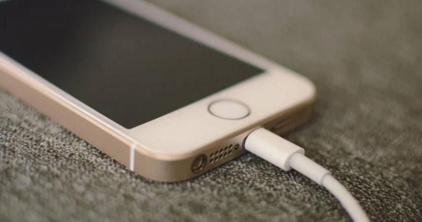 電話講太久當心「高血壓」上身？ 研究驚曝：通話6小時風險增兩成以上