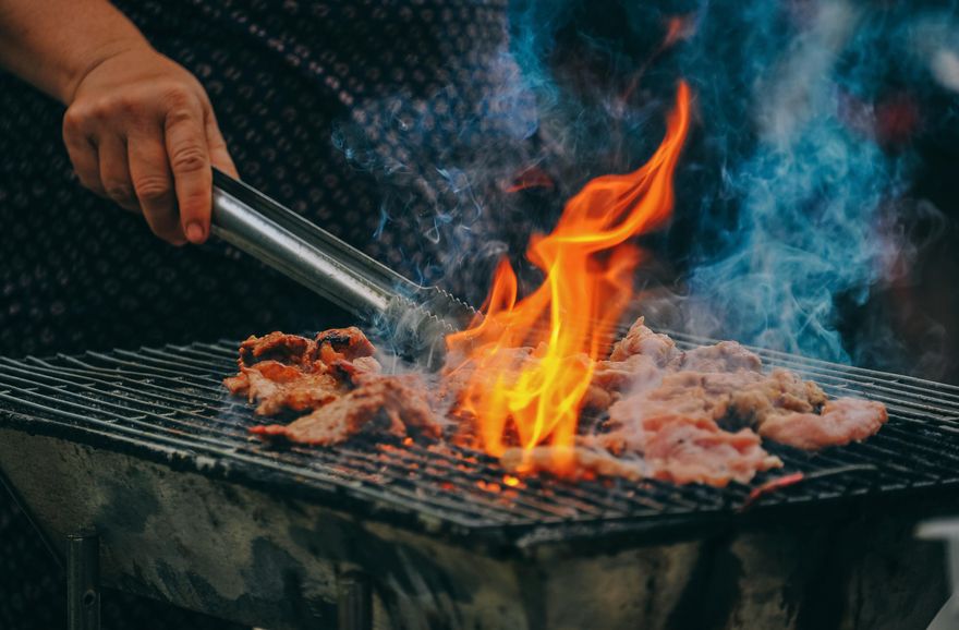 中秋烤肉連白吐司都要小心！醫指：「有3症狀」恐引發高血壓、中風問題