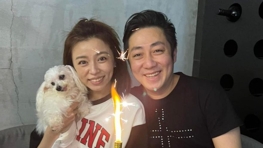 原定中秋辦婚禮！王瞳戴「艾成骨灰」戒指現身機場　獨自一人飛大馬「完成蜜月行」