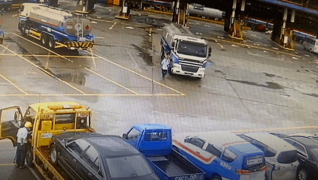 中油油裝車轉彎看嘸人　下秒外包工人遭狠輾！左大腿慘骨折…驚悚瞬間曝光
