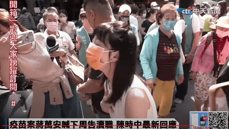 快訊／高嘉瑜陪陳時中拜票驚傳「當眾嘔吐」 合照男子傻眼