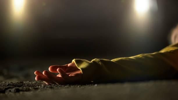 看不爽就揍！詭男「一拳爆頭」笑著走　他腦出血倒地…搶救2天亡
