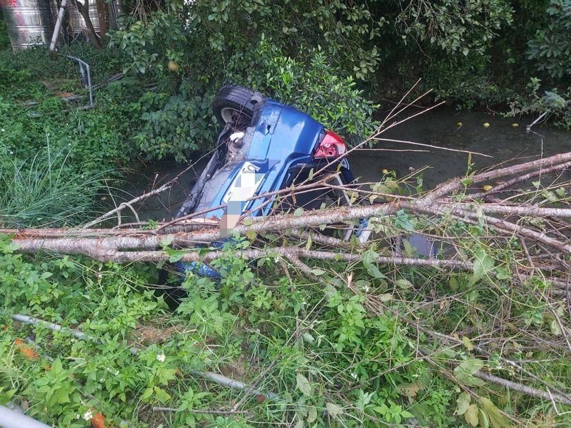 快訊／苗栗2採茶女溺斃！「卡輪倒車」向後衝池塘　溺水送醫皆不治