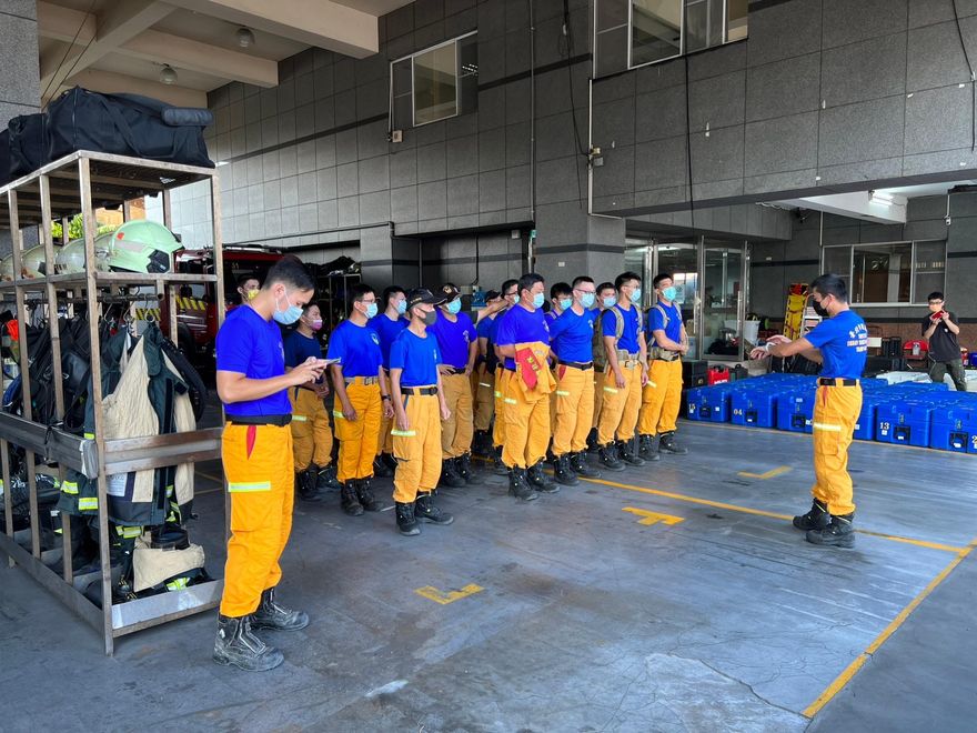 台東6.8強震／北市救援人員集結！先遣小組計13人5車2搜救犬前進玉里