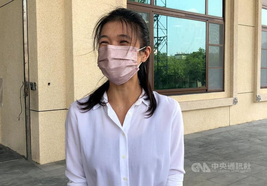 昔父逝手銬腳鐐奔喪…美女議員戴寧羈押半年交保