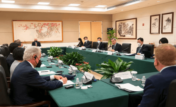 認中美關係陷入低谷！王毅：當務之急是管控台灣問題
