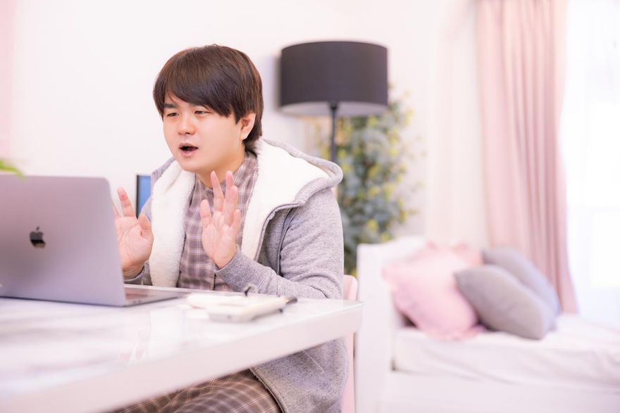 當頭棒喝！日啃老男撞見父母Google搜尋紀錄　頓時羞愧痛哭