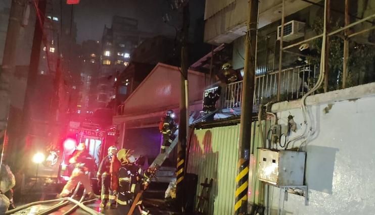 新莊鐵皮工廠大火 3樓藏數十隻博美動保處調查