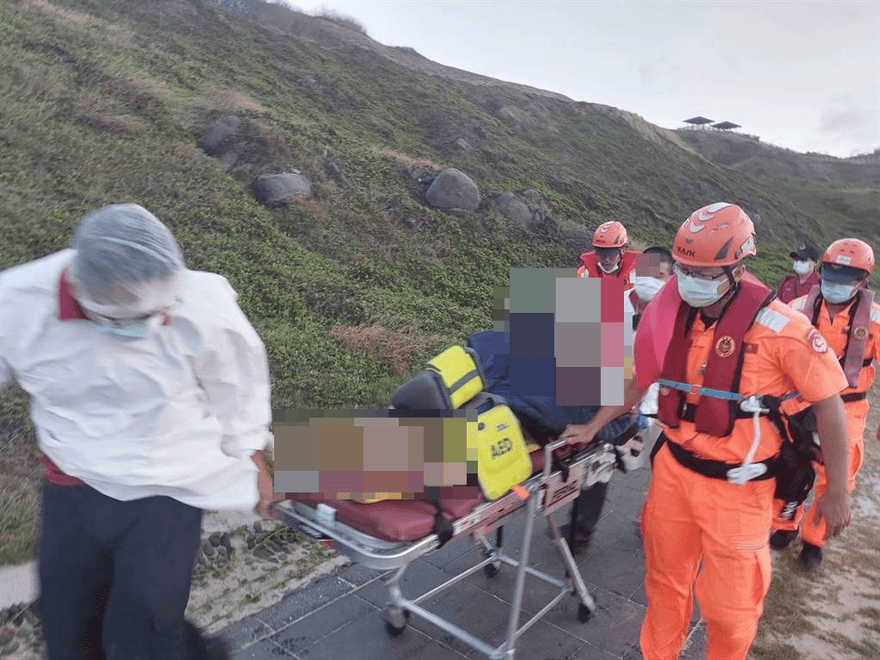 快訊／與女友戲水遭大浪捲走　澎湖警獲救時已無生命跡象急送醫