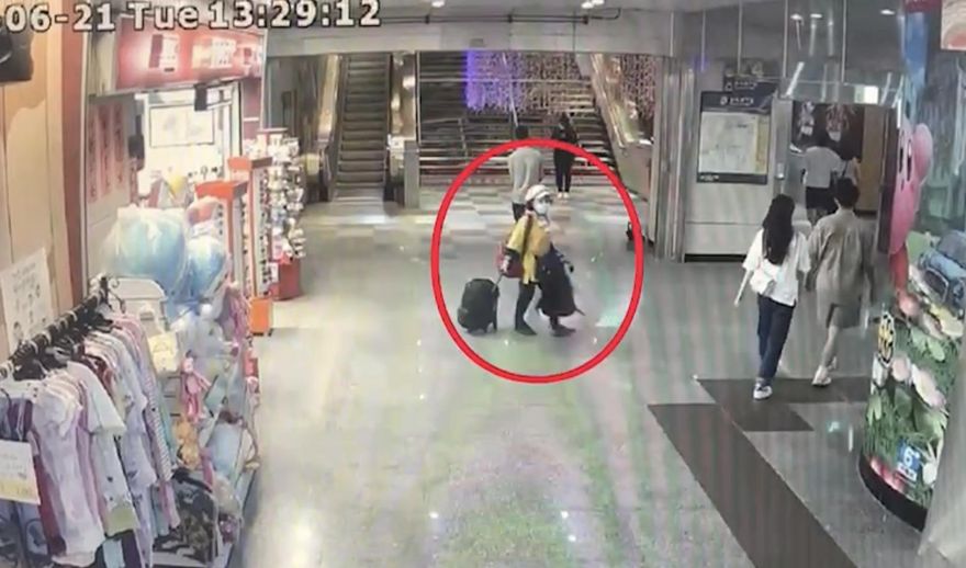 北車大盜！婦人台北車站連續行竊　專躲監視器死角還是栽了