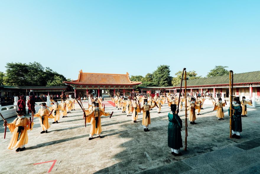 孔子誕辰2572周年！高雄市師生舉辦祭孔大典　國際學生呈獻佾舞