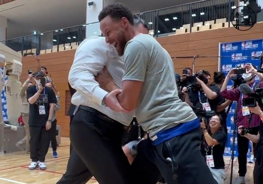 勇士抵日公開練習！浪花兄弟下盤完敗　推不動白鵬