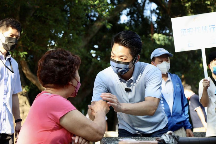 林智群連發文嗆蔣萬安　被嗆：律師更像「綠師」