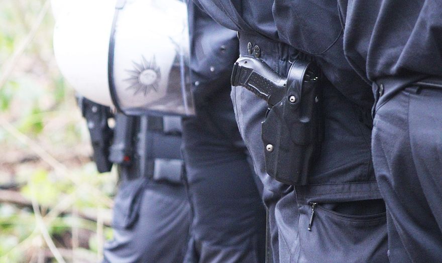 警械使用條例修法三讀通過　4危急情境可逕行開槍 蔡英文說話了