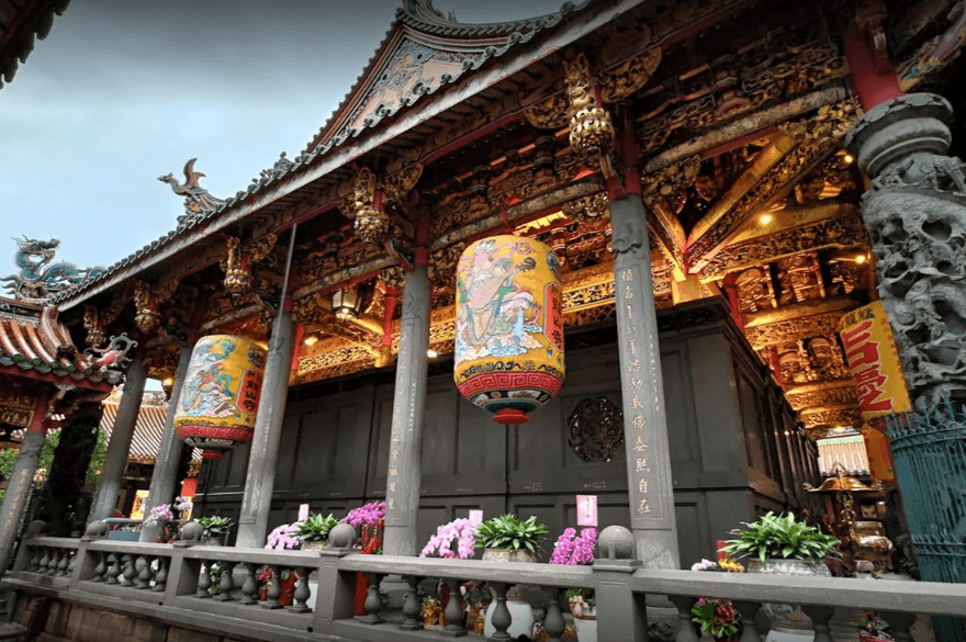 還原死前失神行徑！19歲港女陳屍龍山寺　驚見她「25分鐘重複1動作」父母心碎