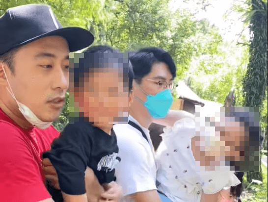 暖心舅舅！余祥銓同姊夫現身　攜外甥子女前往動物園留念