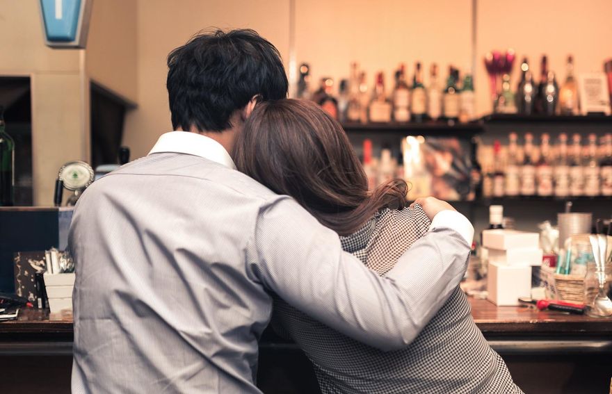 OL勾人夫辦公室激戰！人妻怒送「出軌床墊」：你睡過的送你