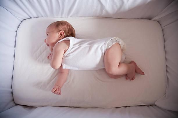 過年返鄉公嬤「抱孫」愛注意　國健署：5大睡眠NG行為　當心釀致命風險