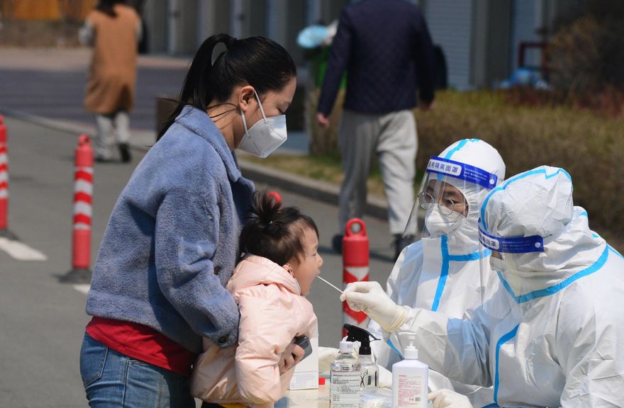 持續拚清零財政凍袂條？陸多地常態化核酸檢測改自費