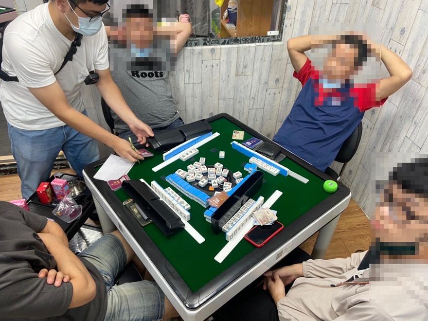 掛羊頭賣狗肉！職業賭場化身桌遊店　警查獲16賭客賭金36萬