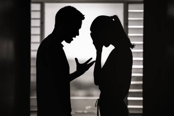 恐怖情人！妹子遭男友洗腦「交往沒結婚是詐欺」　連分手都要討交往費