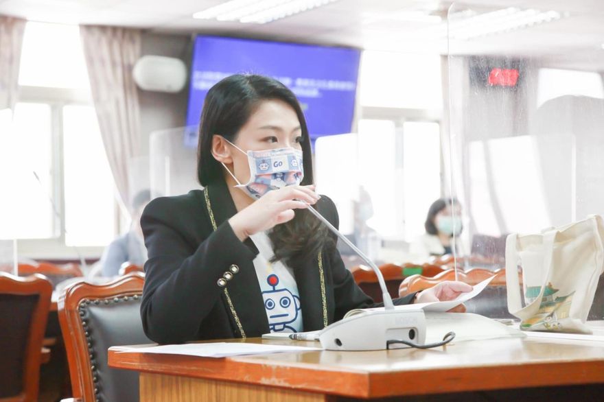 資策會執行長反被爆兼職領8萬5　高虹安無奈嘆息