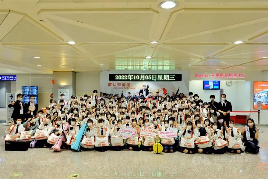 日「橘色惡魔」抵台！國慶大典演出史上首見　總統府前冒雨操演畫面曝