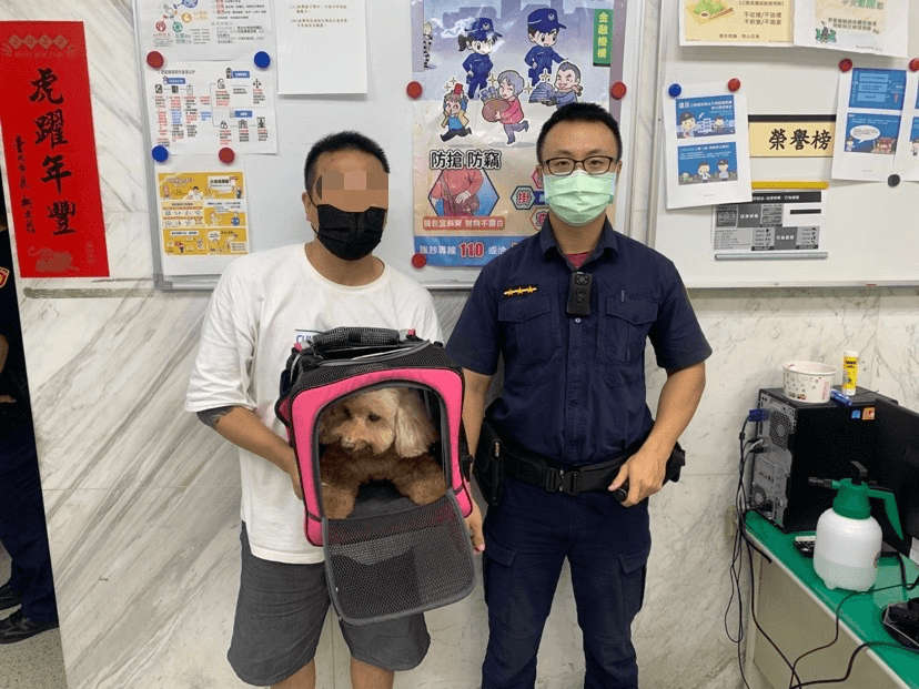 民眾路邊拾獲走失紅貴賓　警員靠臉書幫毛小孩找到主人