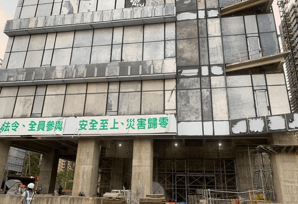 快訊/台灣大道傳工安意外！1工人墜落地下4樓　無意識搶救中