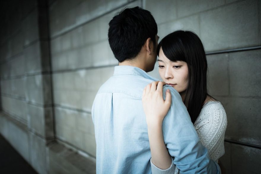 人夫偷吃女鄰居曝光！竟辯稱演假情侶　法官認證是真愛
