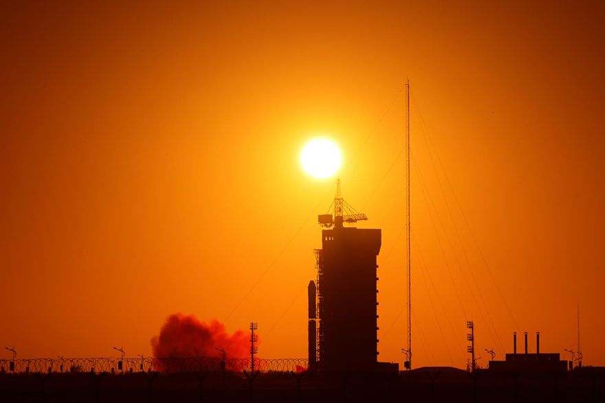 影/「夸父」追日！陸成功發射首顆太陽探測專用衛星　研究「兩磁一暴」