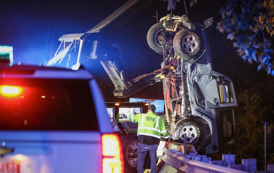 生日慘淪忌日！二寶爸跟著導航闖斷橋　下秒…連人帶車急墜→躺溪中亡