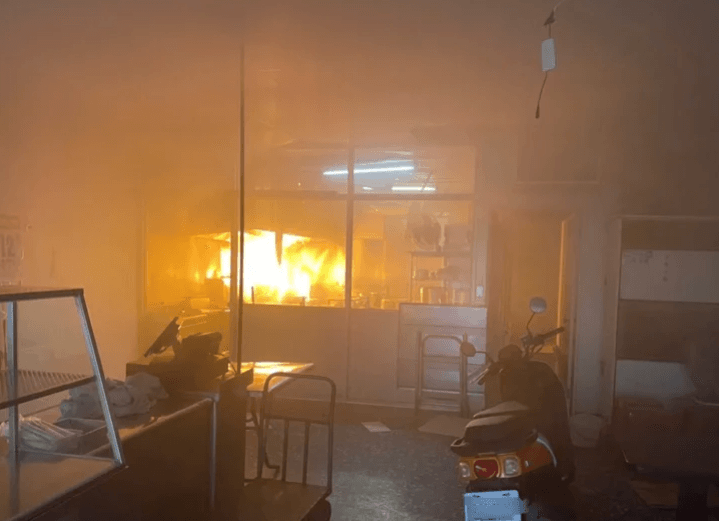 火舌猛竄店面全毀…新竹便當店氣爆！1員工送醫搶救