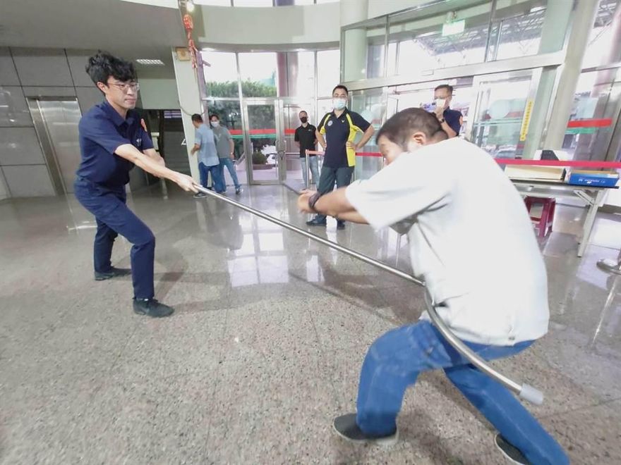 沙悟淨也來幫忙？專門對付隨機攻擊歹徒　臺西分局多了這項利器